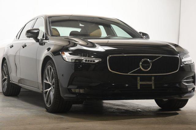 2018 Volvo S90 Momentum photo