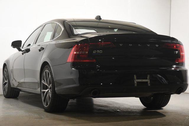 2018 Volvo S90 Momentum photo