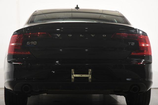 2018 Volvo S90 Momentum photo