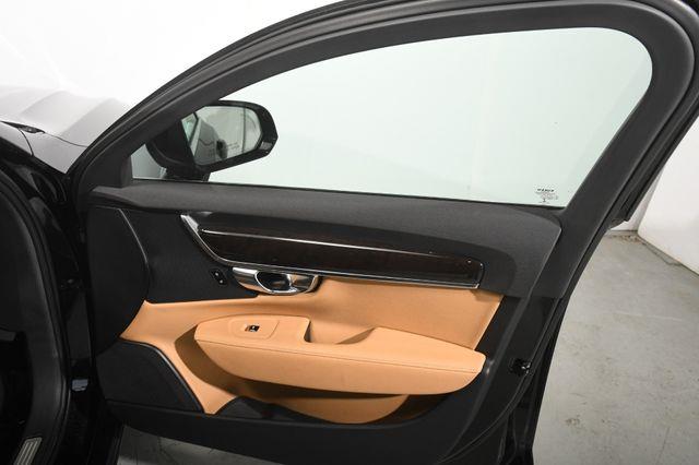 2018 Volvo S90 Momentum photo