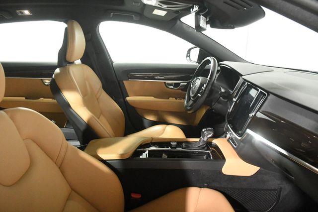 2018 Volvo S90 Momentum photo