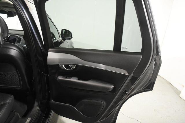 2016 Volvo XC90 T6 Momentum photo