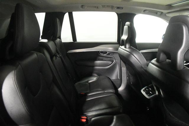2016 Volvo XC90 T6 Momentum photo