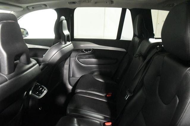 2016 Volvo XC90 T6 Momentum photo