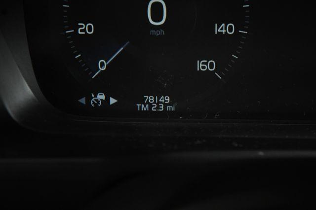 2016 Volvo XC90 T6 Momentum photo