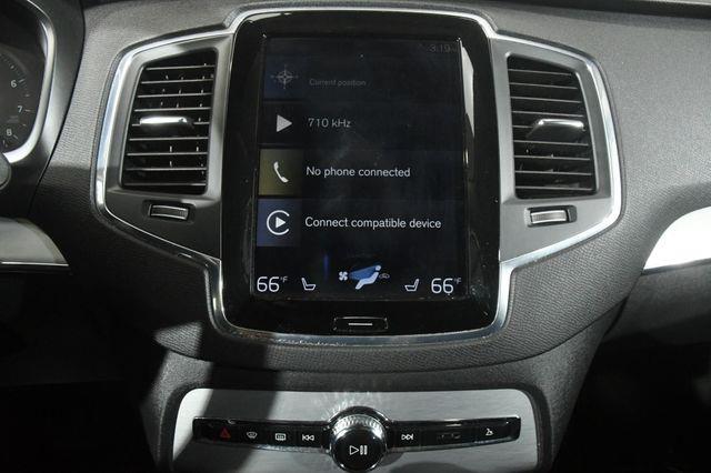 2016 Volvo XC90 T6 Momentum photo