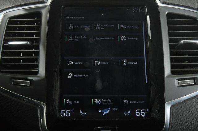 2016 Volvo XC90 T6 Momentum photo