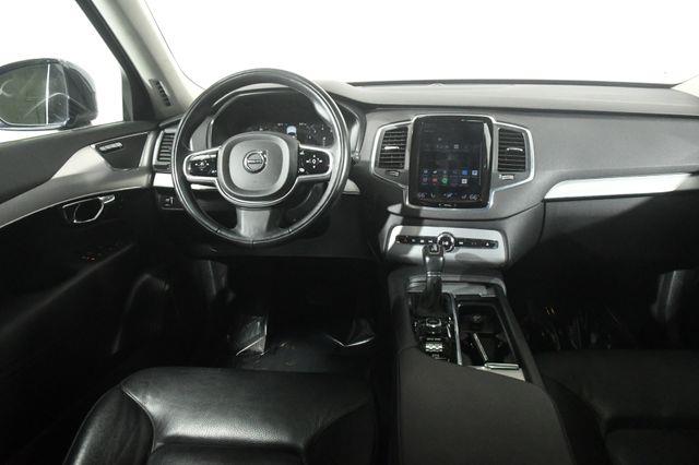 2016 Volvo XC90 T6 Momentum photo