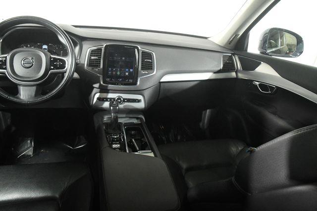 2016 Volvo XC90 T6 Momentum photo