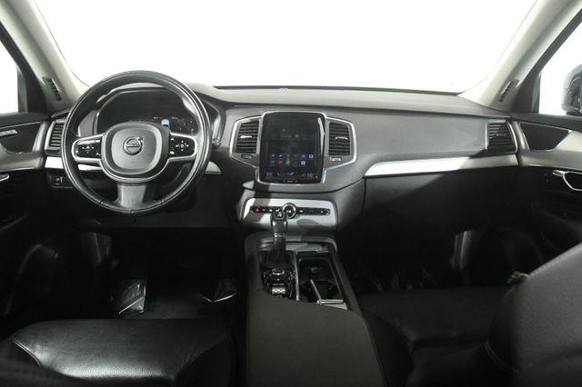2016 Volvo XC90 T6 Momentum photo