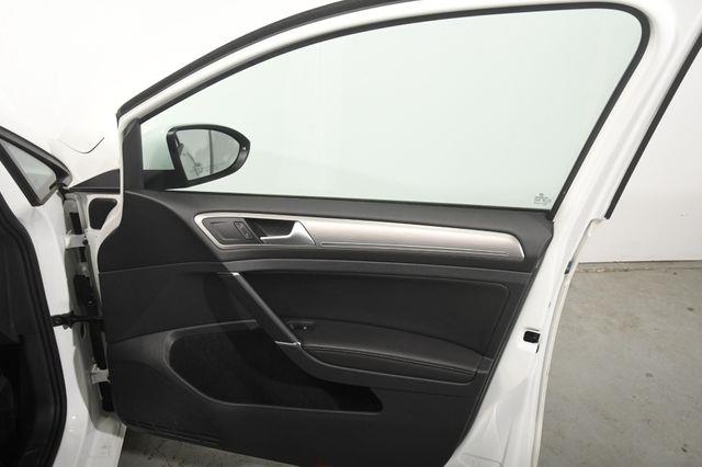 2015 Volkswagen Golf TSI SE photo