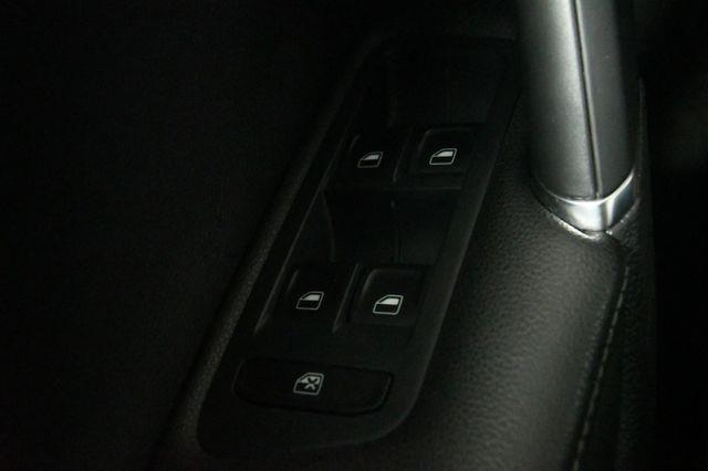 2015 Volkswagen Golf SportWagen TDI photo