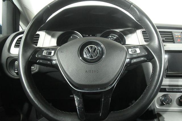 2015 Volkswagen Golf SportWagen TDI photo