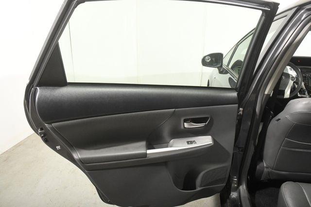 2014 Toyota Prius v Two photo