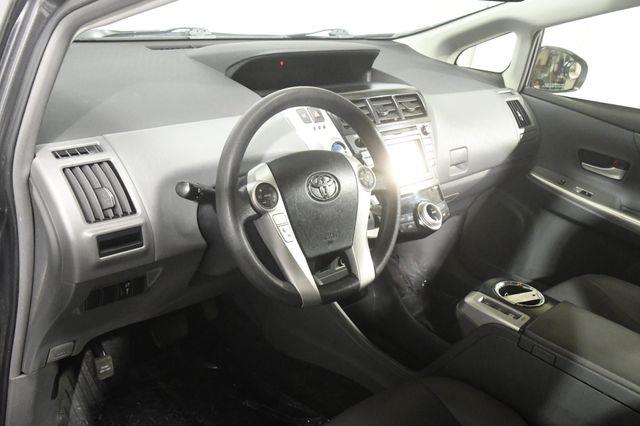 2014 Toyota Prius v Two photo