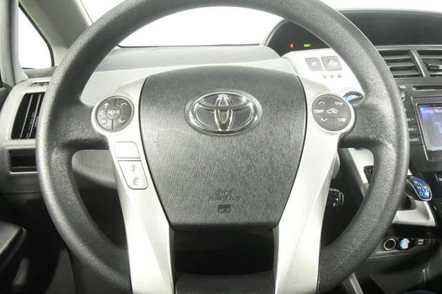 2014 Toyota Prius v Two photo