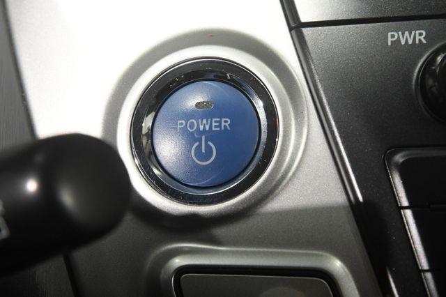 2014 Toyota Prius v Two photo