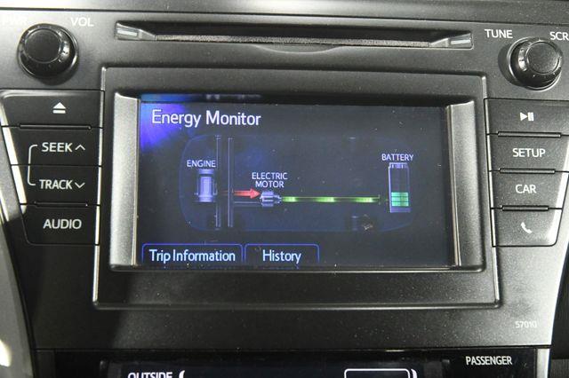 2014 Toyota Prius v Two photo