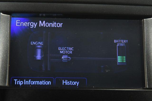 2014 Toyota Prius v Two photo