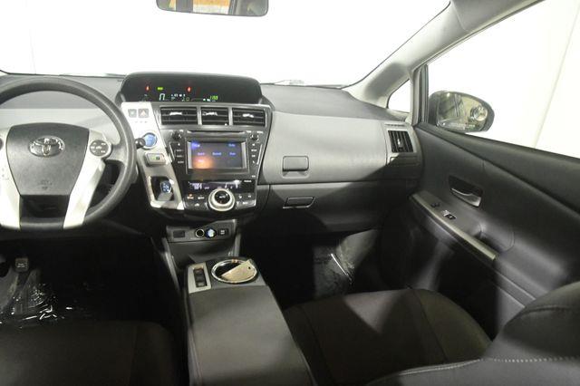 2014 Toyota Prius v Two photo
