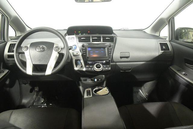 2014 Toyota Prius v Two photo