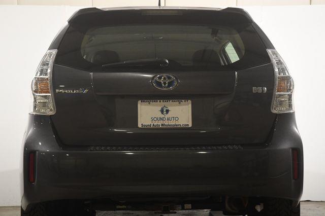 2014 Toyota Prius v Two photo