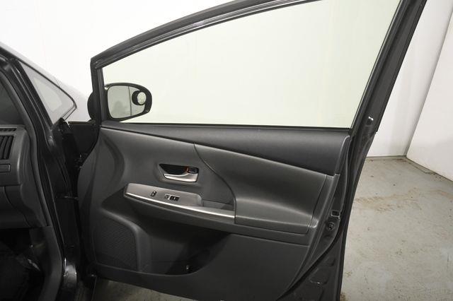 2014 Toyota Prius v Two photo