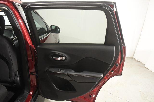 2016 Jeep Cherokee Latitude w/ Blind Spot/ Heated photo