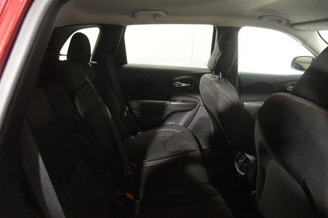 2016 Jeep Cherokee Latitude w/ Blind Spot/ Heated photo
