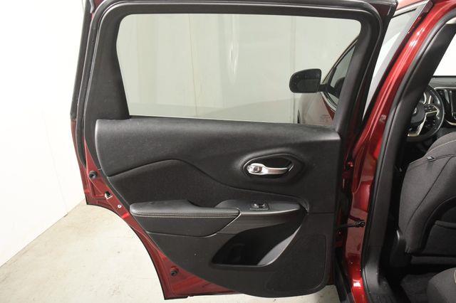 2016 Jeep Cherokee Latitude w/ Blind Spot/ Heated photo