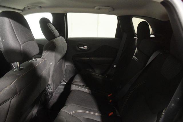 2016 Jeep Cherokee Latitude w/ Blind Spot/ Heated photo