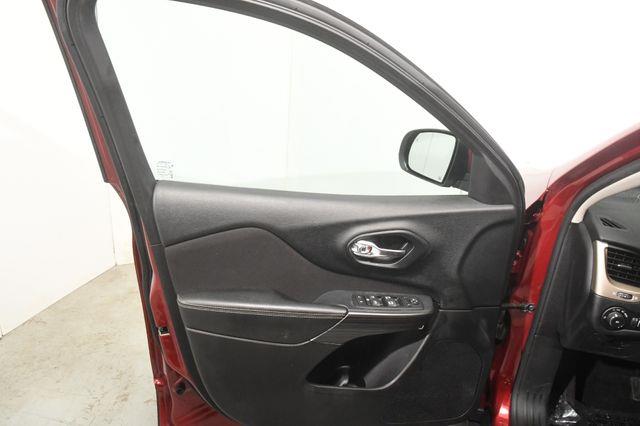 2016 Jeep Cherokee Latitude w/ Blind Spot/ Heated photo