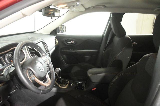 2016 Jeep Cherokee Latitude w/ Blind Spot/ Heated photo