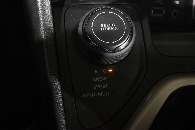2016 Jeep Cherokee Latitude w/ Blind Spot/ Heated photo
