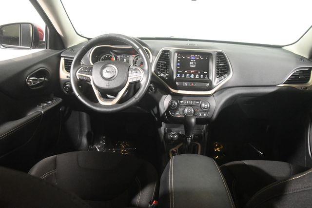 2016 Jeep Cherokee Latitude w/ Blind Spot/ Heated photo