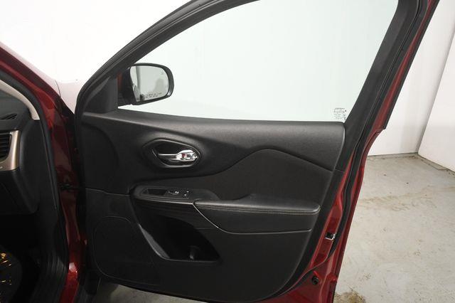 2016 Jeep Cherokee Latitude w/ Blind Spot/ Heated photo