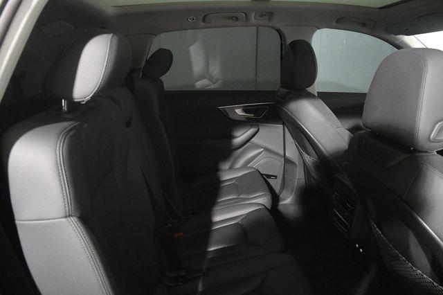 2020 Audi Q7 Premium Plus photo
