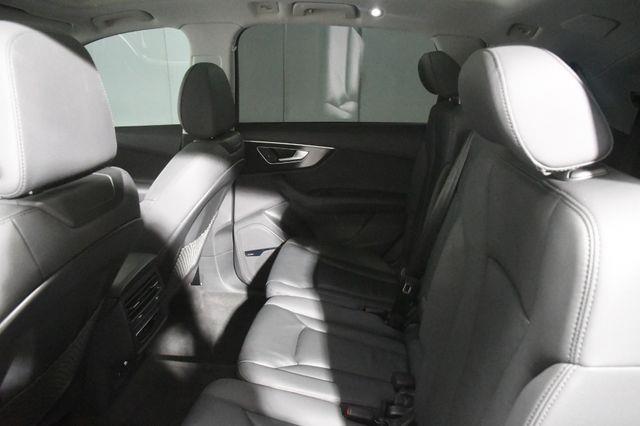 2020 Audi Q7 Premium Plus photo