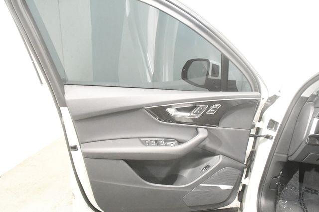 2020 Audi Q7 Premium Plus photo