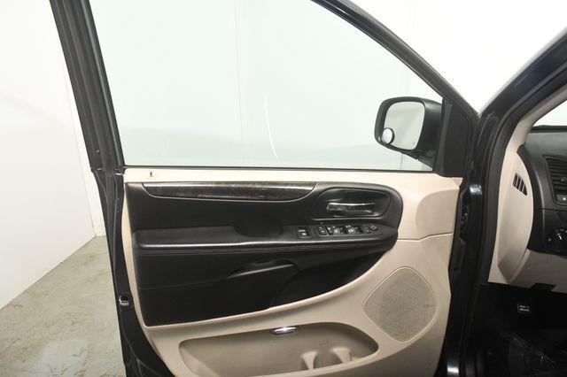 2013 Dodge Grand Caravan SE photo