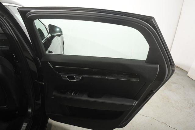 2018 Volvo S90 Momentum photo