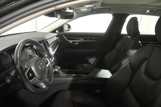 2018 Volvo S90 Momentum photo