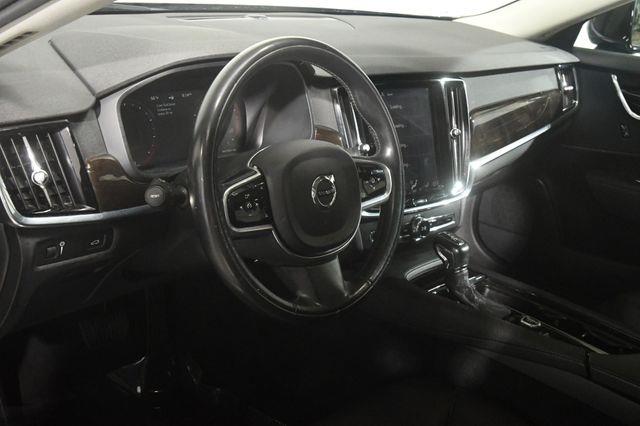 2018 Volvo S90 Momentum photo