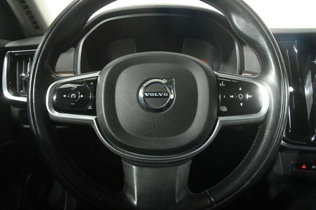 2018 Volvo S90 Momentum photo