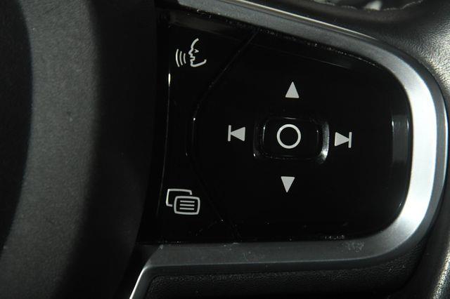 2018 Volvo S90 Momentum photo