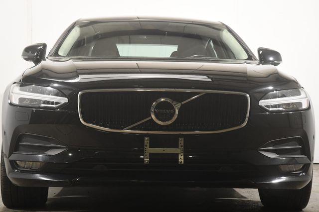 2018 Volvo S90 Momentum photo