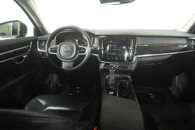 2018 Volvo S90 Momentum photo