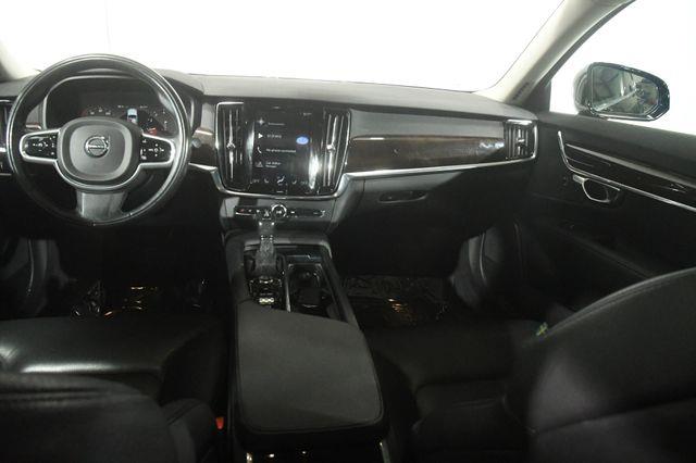 2018 Volvo S90 Momentum photo