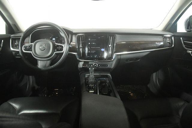 2018 Volvo S90 Momentum photo