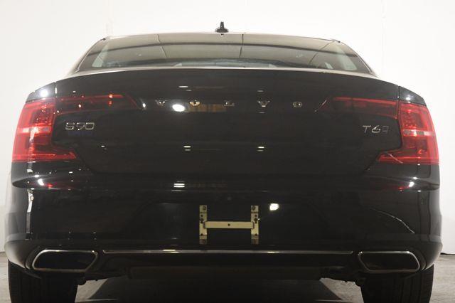 2018 Volvo S90 Momentum photo